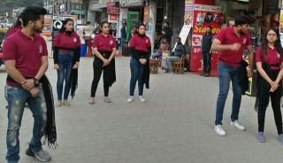 श्री अरबिंदो कॉलेज ऑफ कॉमर्स एंड मैनेजमेंट के छात्रों ने लैंगिक समानता के विषय पर किया नुक्कड़ नाटक