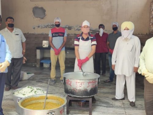 चंडीगढ़ कश्यप राजपूत सभा की रसोई  लगातार 50वें दिन भोजन व खीर बना कर रसोई को बन्द कर रहे हैं  