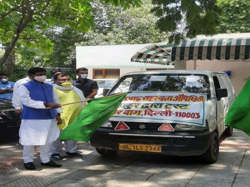 श्री अर्जुन मुंडा ने बिहार के बाढ़ पीड़ितों के लिए ‘मेडिसिन वैन’ को झंडी दिखाकर रवाना किया