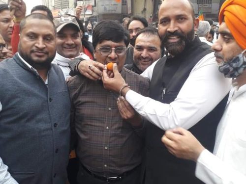भाजपा कार्यकर्ताओं ने बिहार व् अन्य राज्यों में मिली शानदार जीत का जश्न मनाया