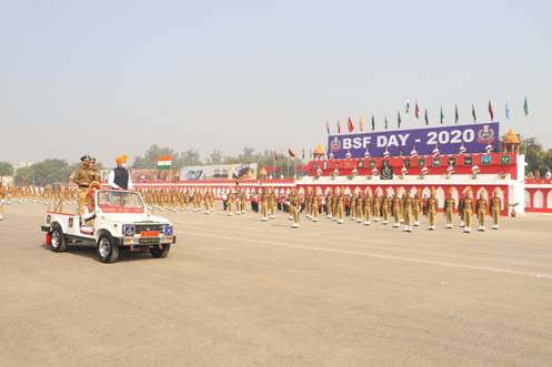 केंद्रीय गृह राज्य मंत्री श्री नित्यानंद राय ने सीमा सुरक्षा बल (बीएसएफ) का 56 वां स्थापना दिवस परेड-2020 की सलामी ली