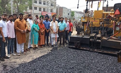 विधायक बग्गा ने किया रेलवे पुली से चंद्र नगर तक बुड्ढे दरिया किनारे बनने वाली सडक़ निर्माण का उदघाटन